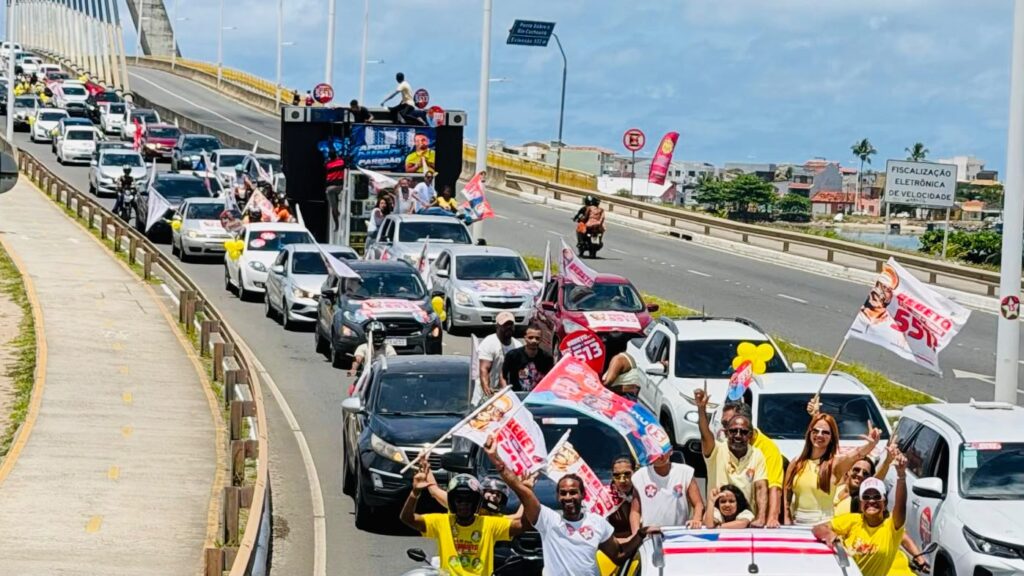 Bebeto durante a Carreata da Vitória em Ilhéus em 3 de outubro de 2026
